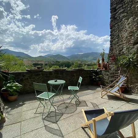 La Casa Medievale E Konukevi Pontremoli