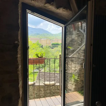 La Casa Medievale E Pontremoli