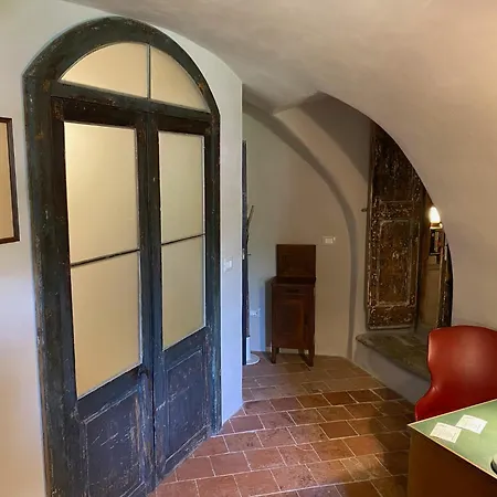 La Casa Medievale E *