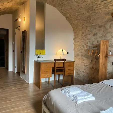 La Casa Medievale E *