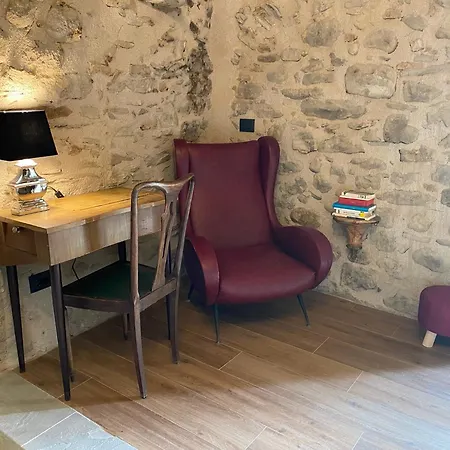La Casa Medievale E Pontremoli