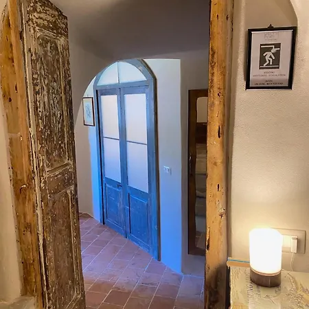 La Casa Medievale E *