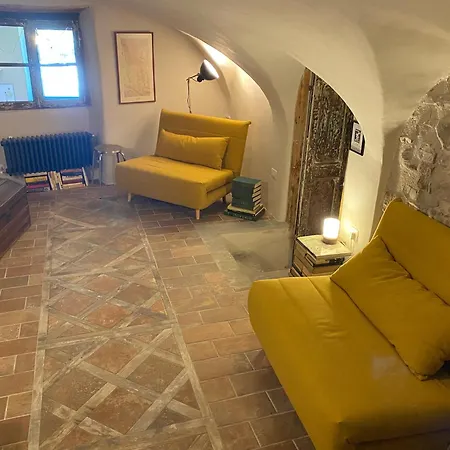La Casa Medievale E *
