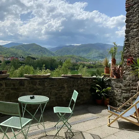 La Casa Medievale E Pontremoli