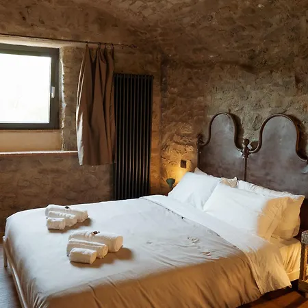 La Casa Medievale E *