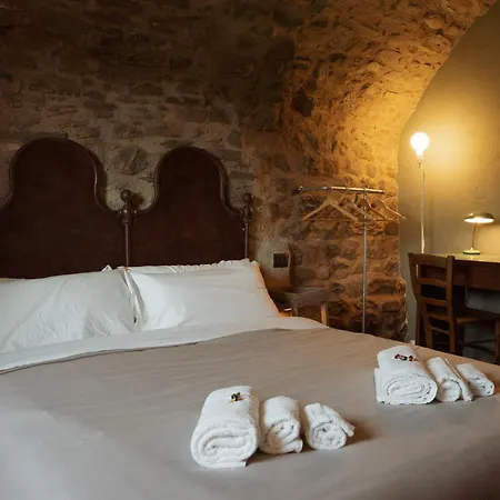 La Casa Medievale E *