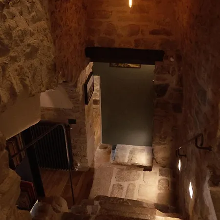 La Casa Medievale E Pontremoli