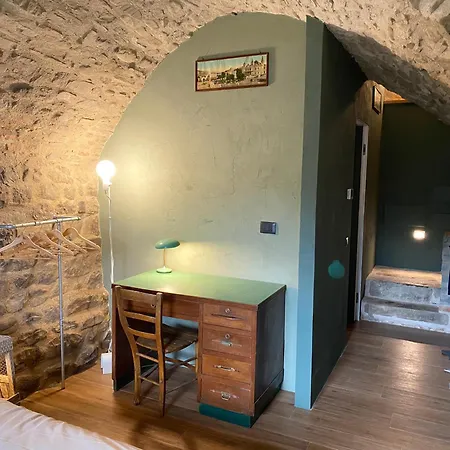 La Casa Medievale E *
